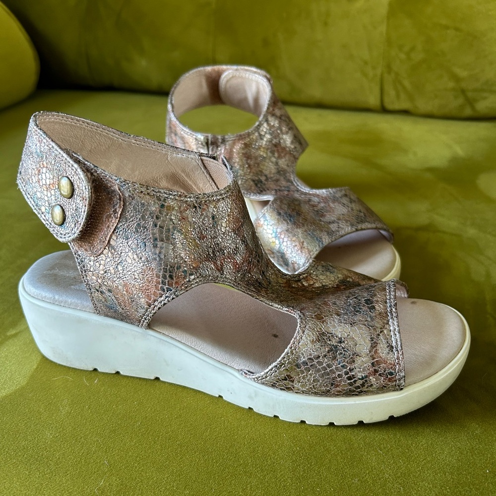 Johnston & Murphy Platform Sandals